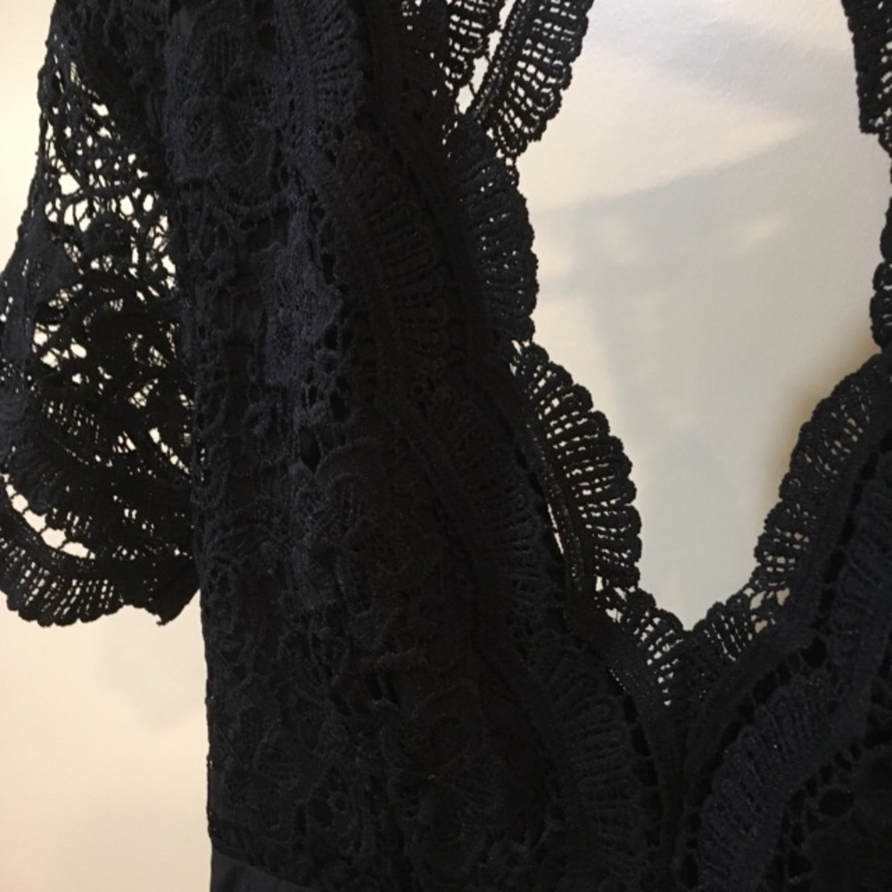 Backless Floral Lace Sleeves and Bodice Romper - Picture 5 of 7